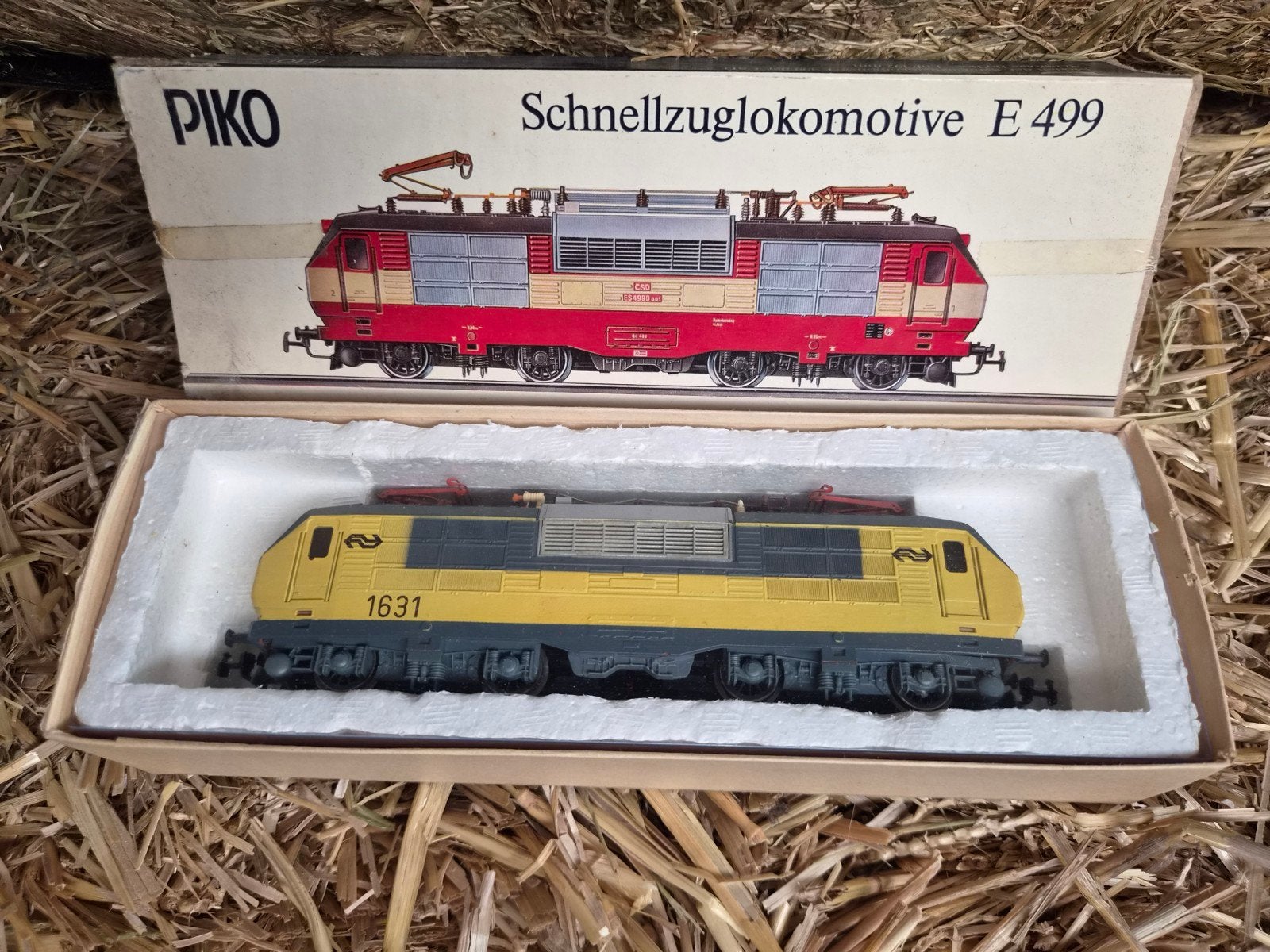 Piko E499 NS 1631 elektrische locomotief, Ophalen