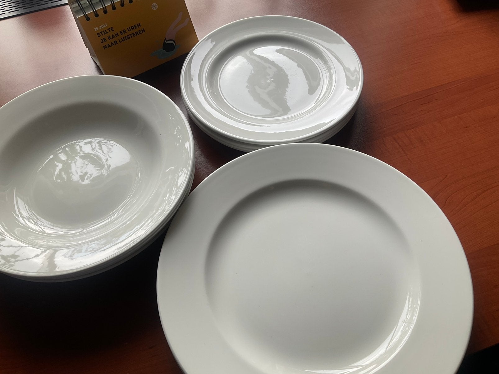 Churchill servies ( wit ) / set van 12 borden ( 3x4), Ophalen of Verzenden, Zo goed als nieuw, Bord(en), Overige stijlen