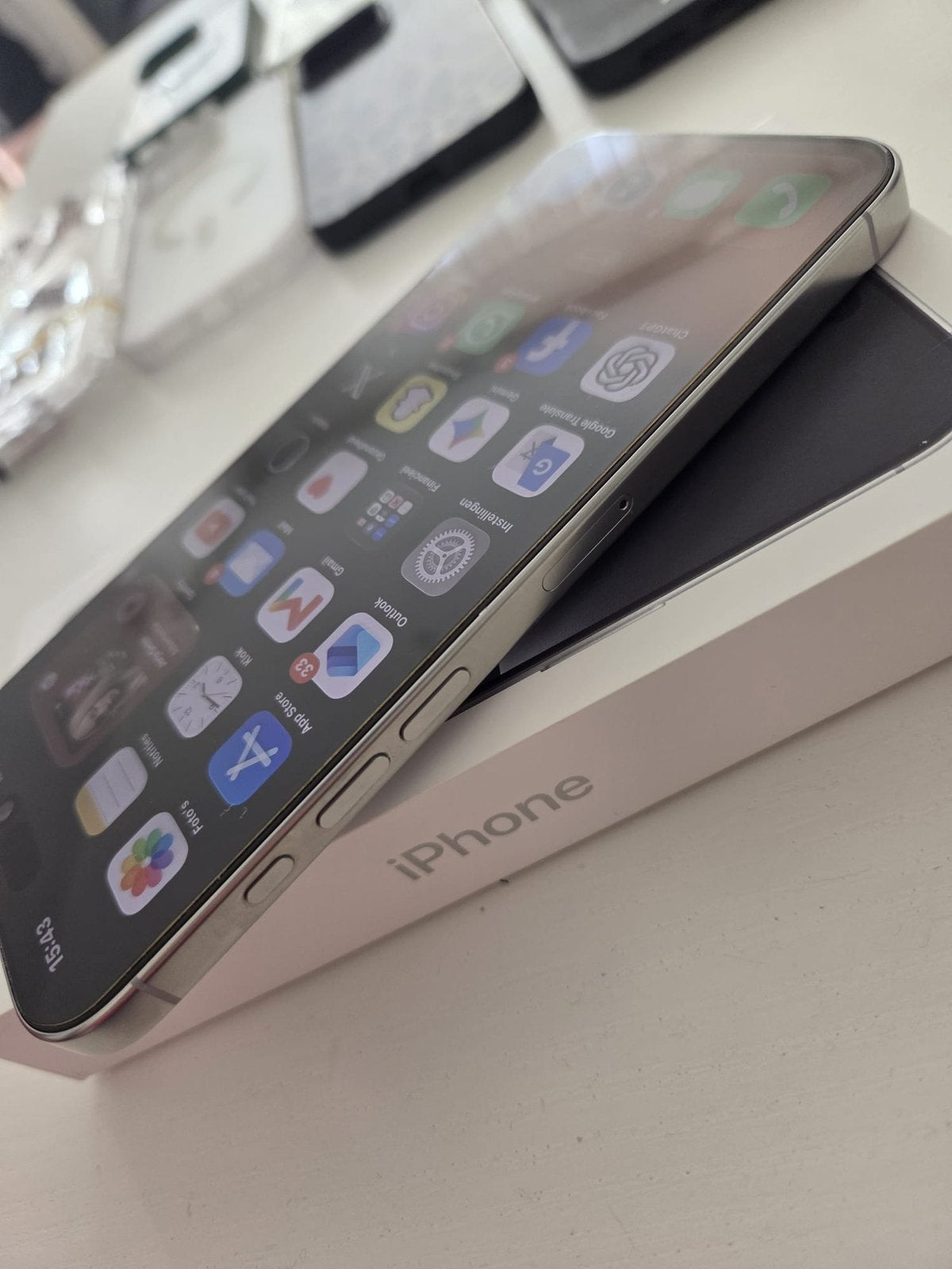 Foto 5 van iPhone 16 Pro Max in zeer nette, bijna nieuwstaat
