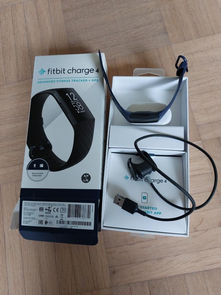 Fitbit Charge 4 met polsbandje en oplader, Ophalen of Verzenden, GPS, Zwart, Android