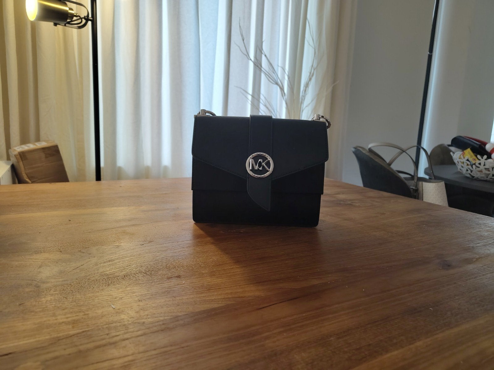 Michael Kors Zwart Schoudertasje - Zo goed als nieuw, Ophalen of Verzenden, Zo goed als nieuw, Zwart, Schoudertasje