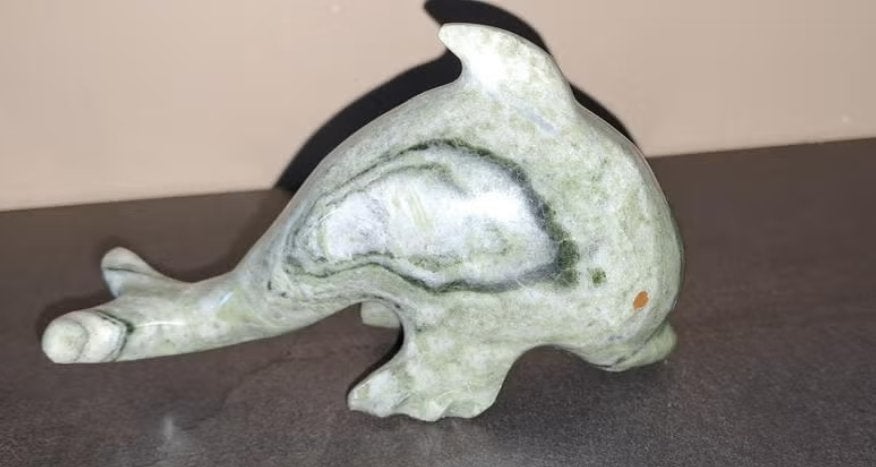 Groen stenen dolfijn beeldje, Ophalen of Verzenden, Zo goed als nieuw, Wild dier, Beeldje of Figuurtje