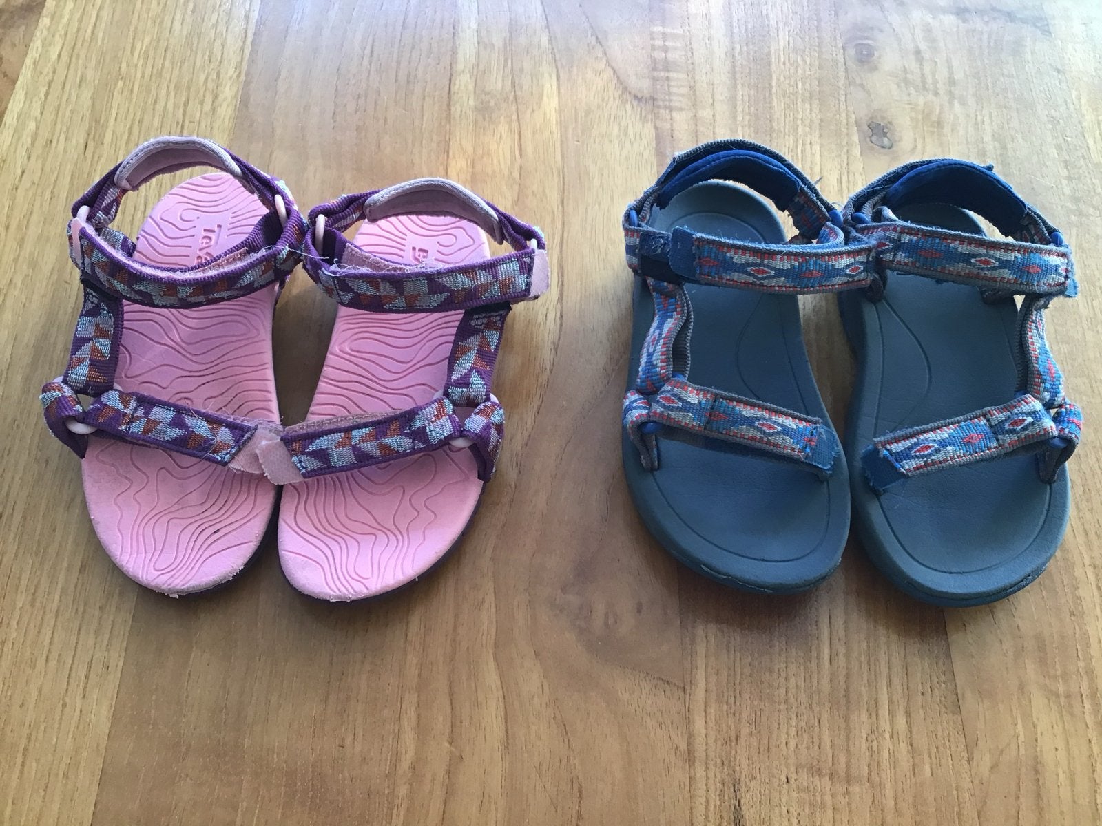 Teva sandalen maat 24/25 - 2 paar, Ophalen of Verzenden, Gebruikt, Jongen of Meisje, Schoenen