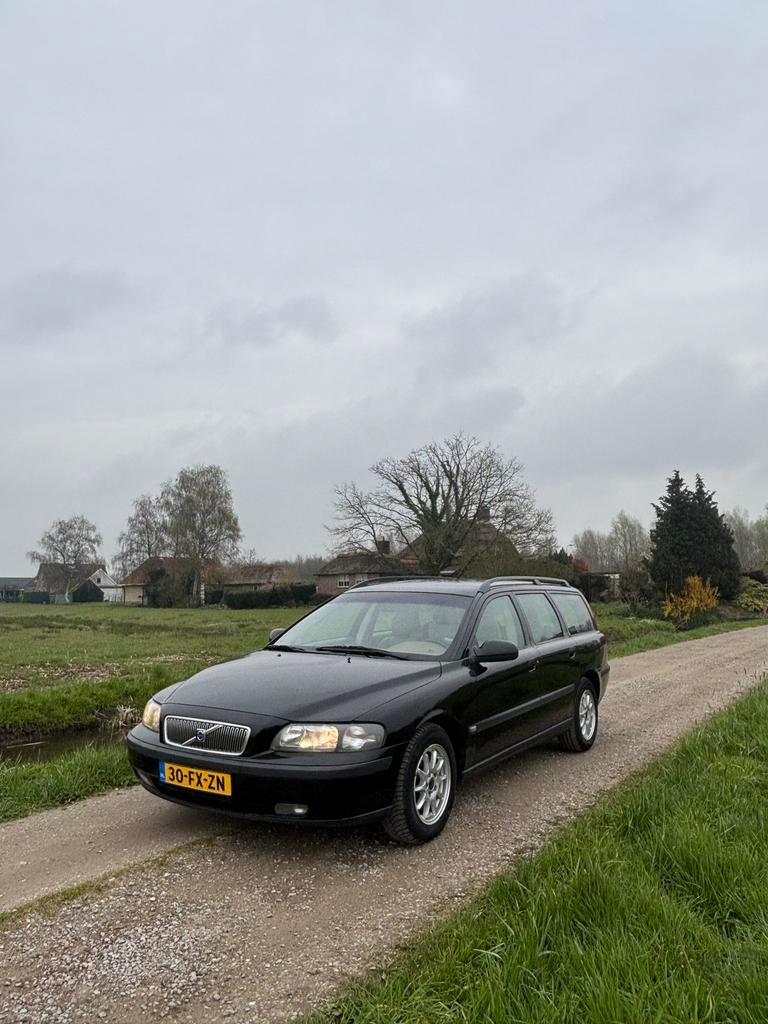 Volvo V70 2.4 170PK 2000 Zwart, Voorwielaandrijving, 1800 kg, Beige, 1505 kg