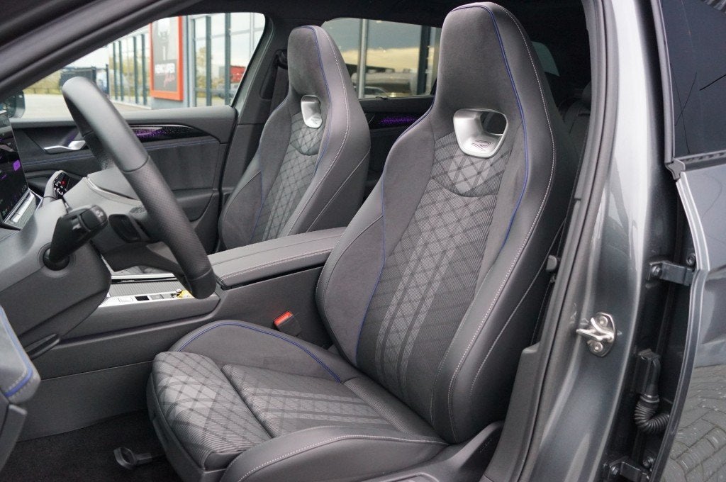 Volkswagen PASSAT VARIANT 2.0 TDI DSG R-Line Black st. 150pk, Auto's, Volkswagen, Automaat, Gebruikt, Diesel, Stuurwielverwarming