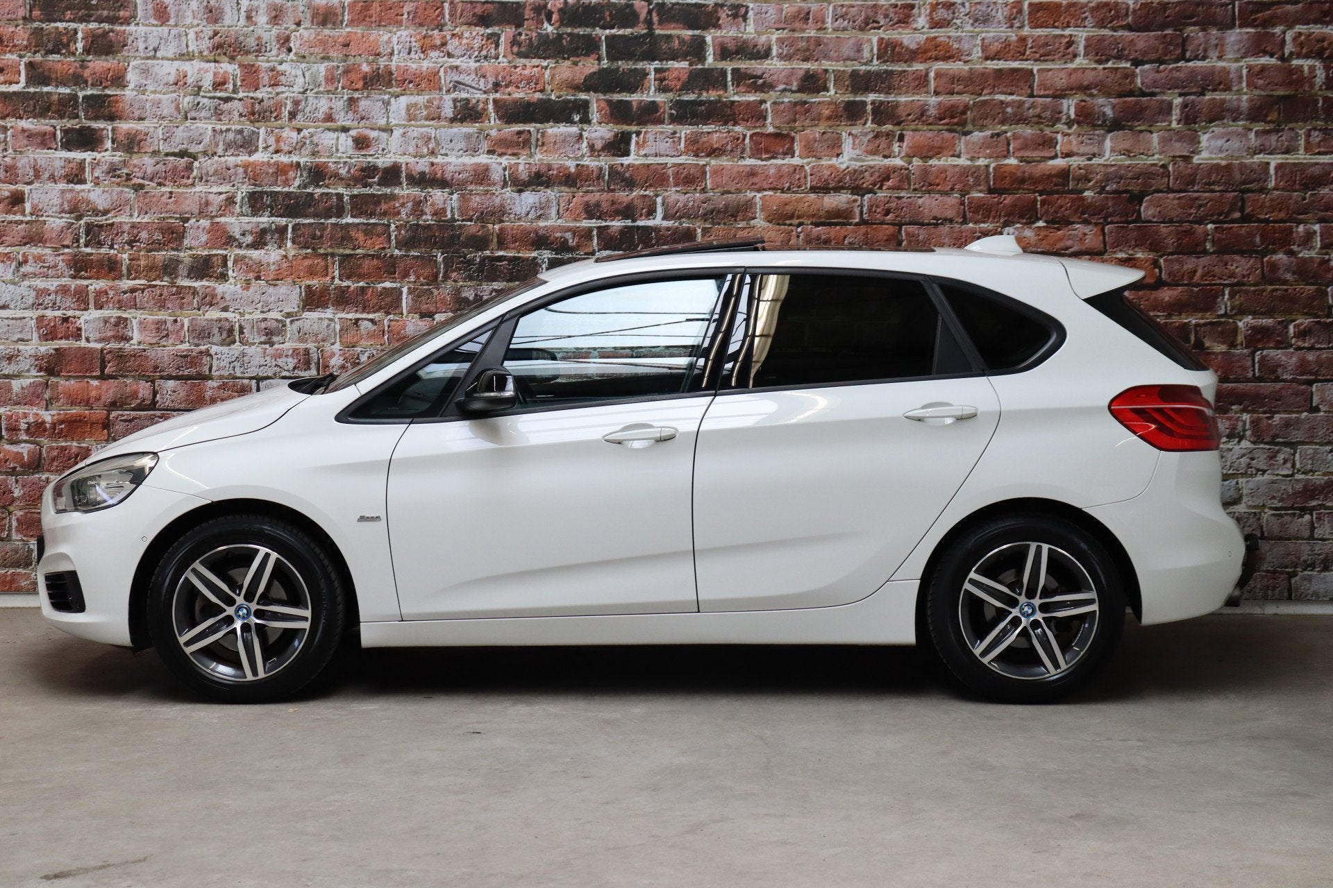 BMW 2 Serie Active Tourer 218i Executive Sport Line Automaat, Auto's, 1345 kg, Gebruikt, Euro 6, Wit