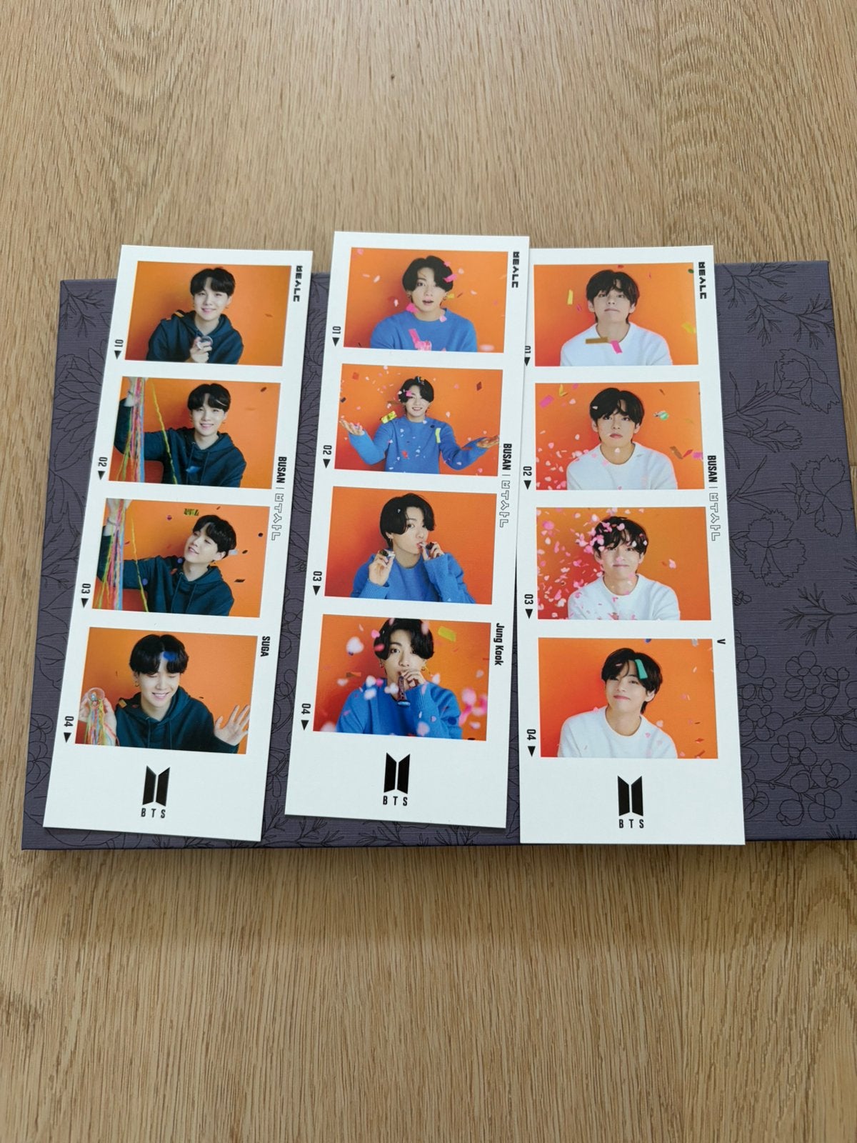 BTS Yet to Come Busan polaroids V, Suga en Jungkook, Ophalen of Verzenden, Zo goed als nieuw, Foto of Kaart