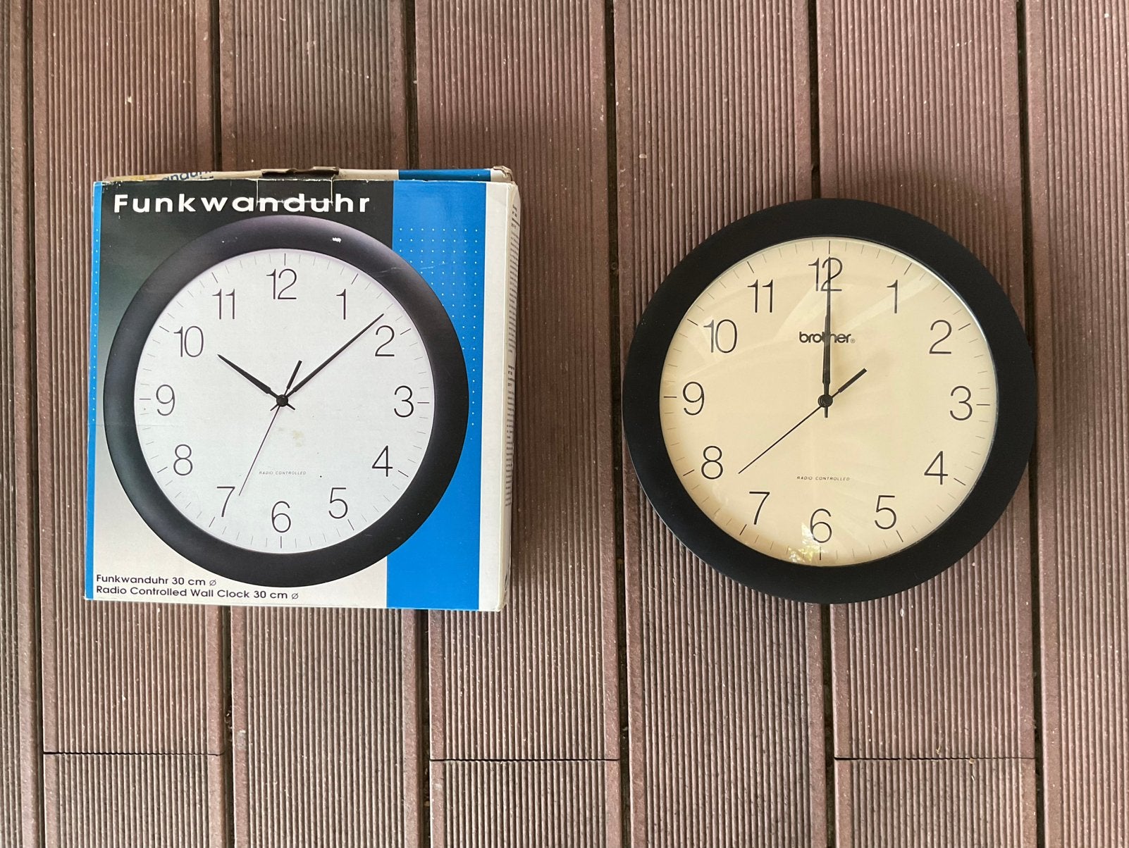 Brother Funkwanduhr - Radio Controlled Wandklok 30 cm, Ophalen of Verzenden, Zo goed als nieuw, Analoog, Wandklok
