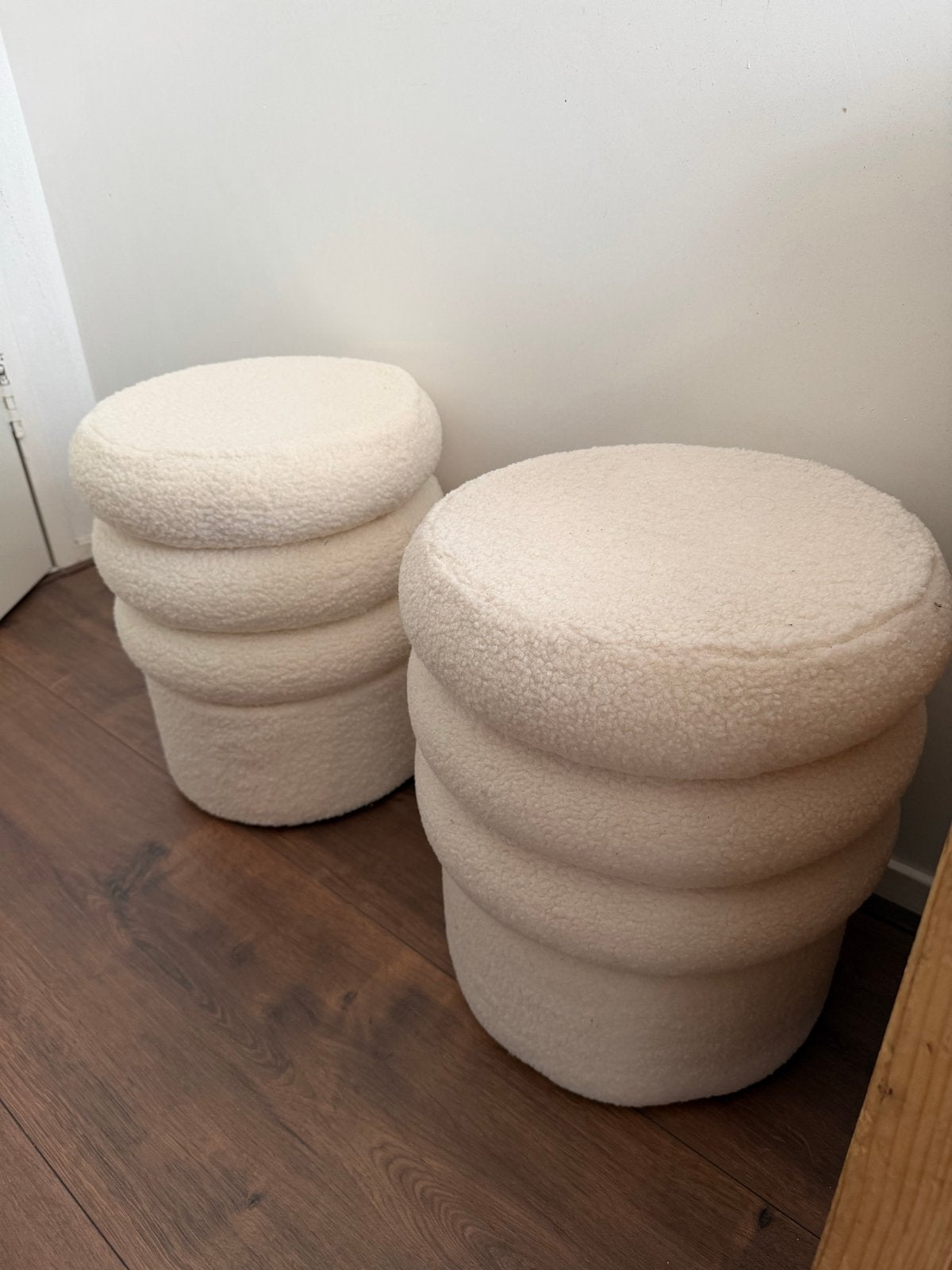 crèmekleurige poefjes, Ophalen, Minder dan 50 cm, Zo goed als nieuw, Stof
