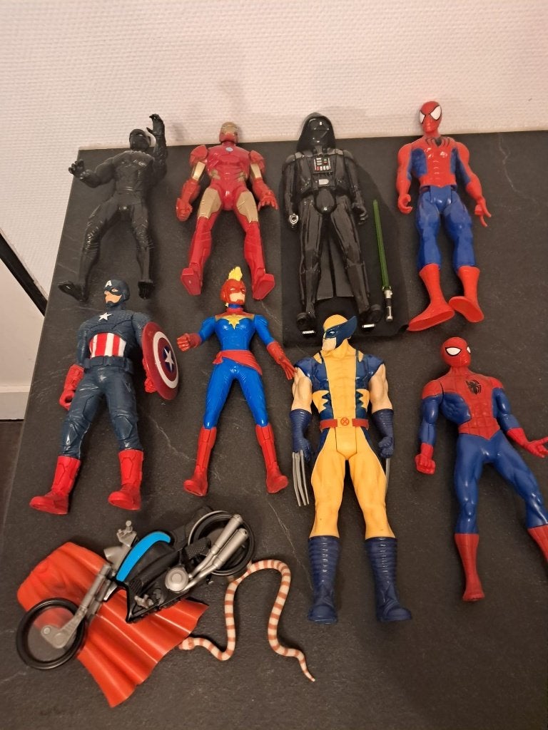 Actiefiguren 20 cm alles in 1 koop, doe een bod, Ophalen