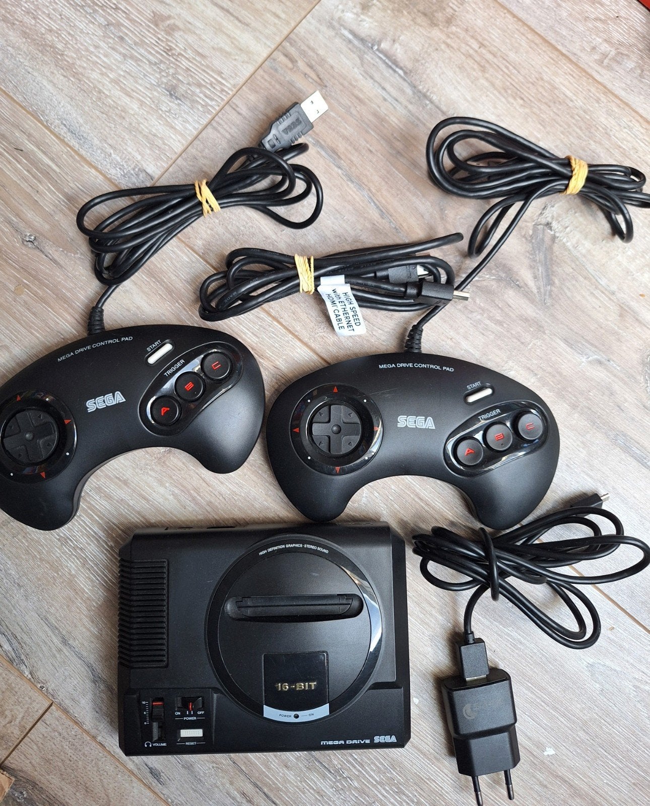 Sega Megadrive Mini - Compleet en Getest, Spelcomputers en Games, Spelcomputers | Sega, Met games, Mega Drive, Met 2 controllers