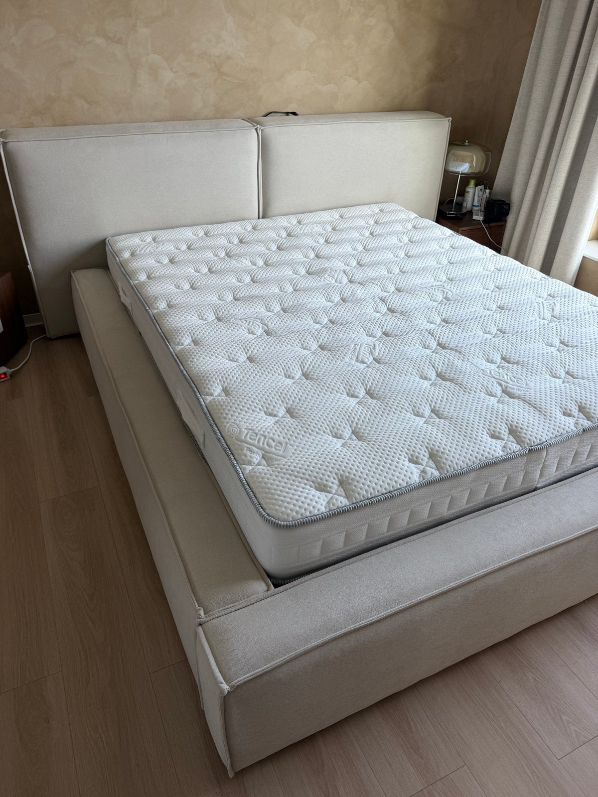 Sklum Lunari bed 160x200 met opbergruimte, gebroken wit, Ophalen, Tweepersoons, Zo goed als nieuw, Stof
