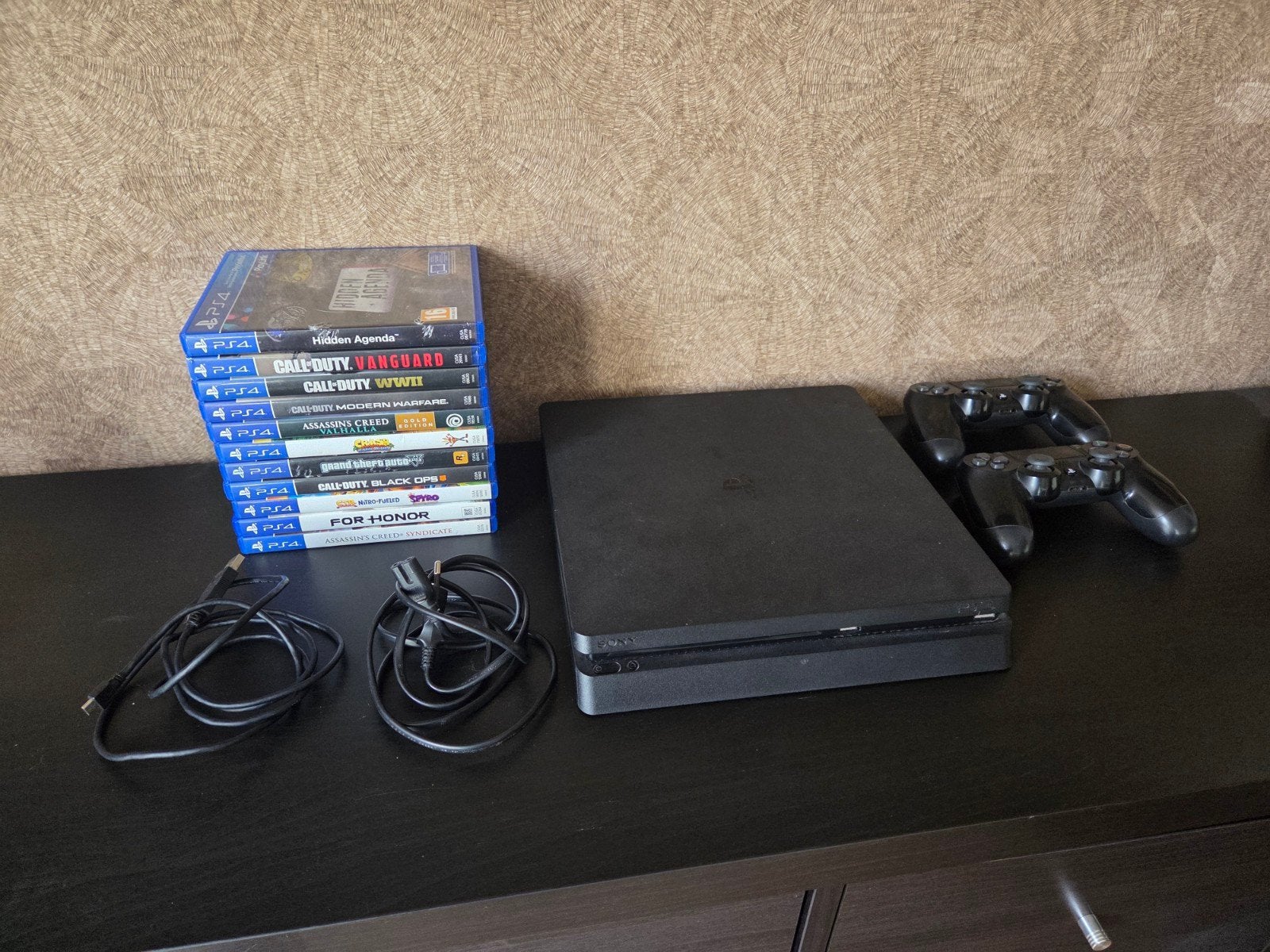 Sony PlayStation 4 Slim 1TB  incl. 2 controllers en 11 games, Spelcomputers en Games, Ophalen, Zwart, Met 2 controllers, Slim