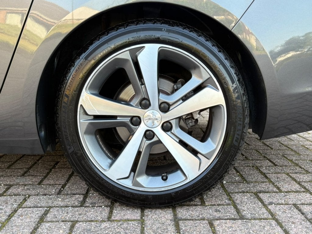 Foto 5 van Peugeot 308 1.2 Allure Distributie V.V. Xenon Sensoren Velge
