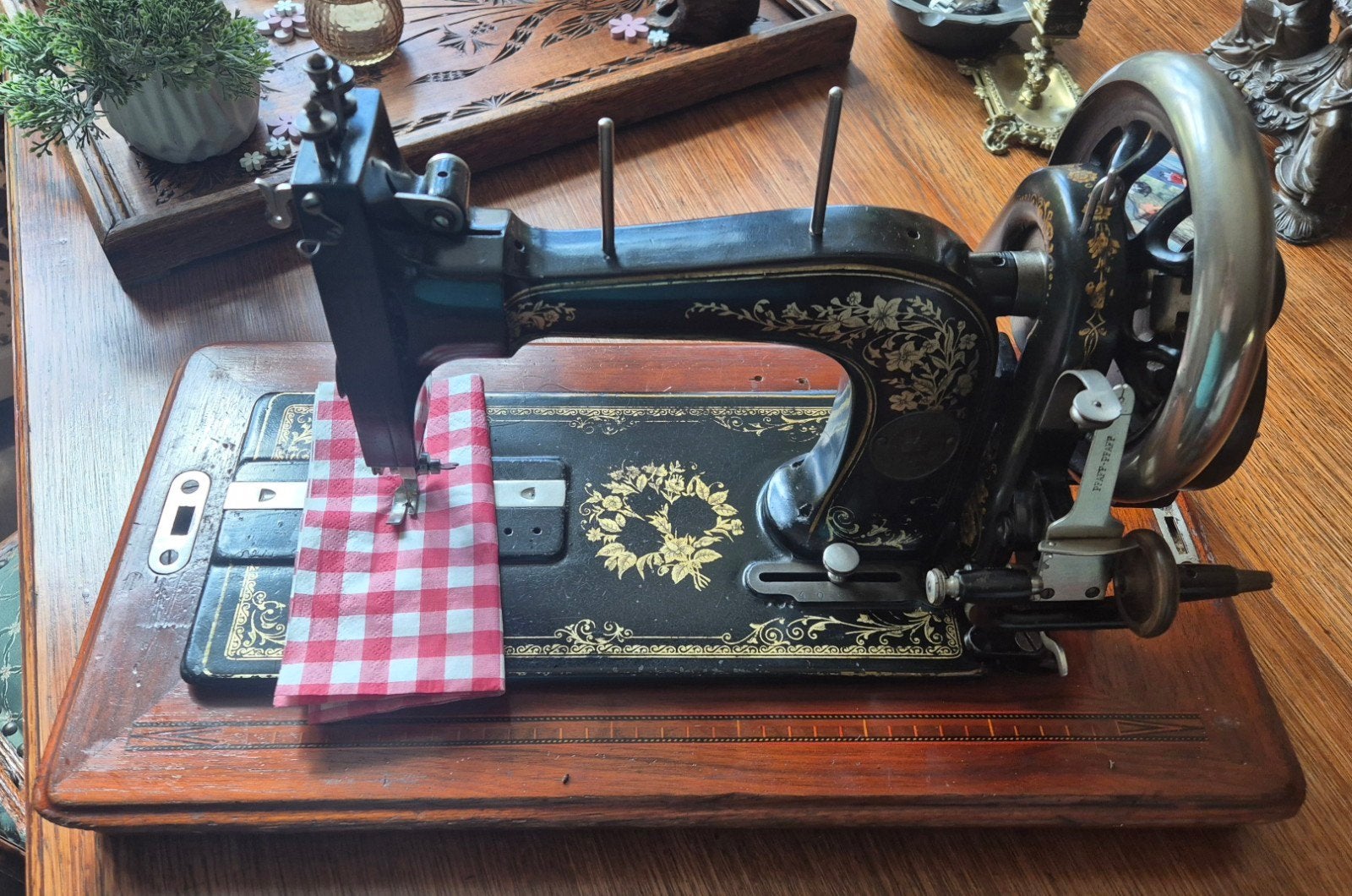 Antieke Pfaff naaimachine met houten koffer 1897 ., Ophalen