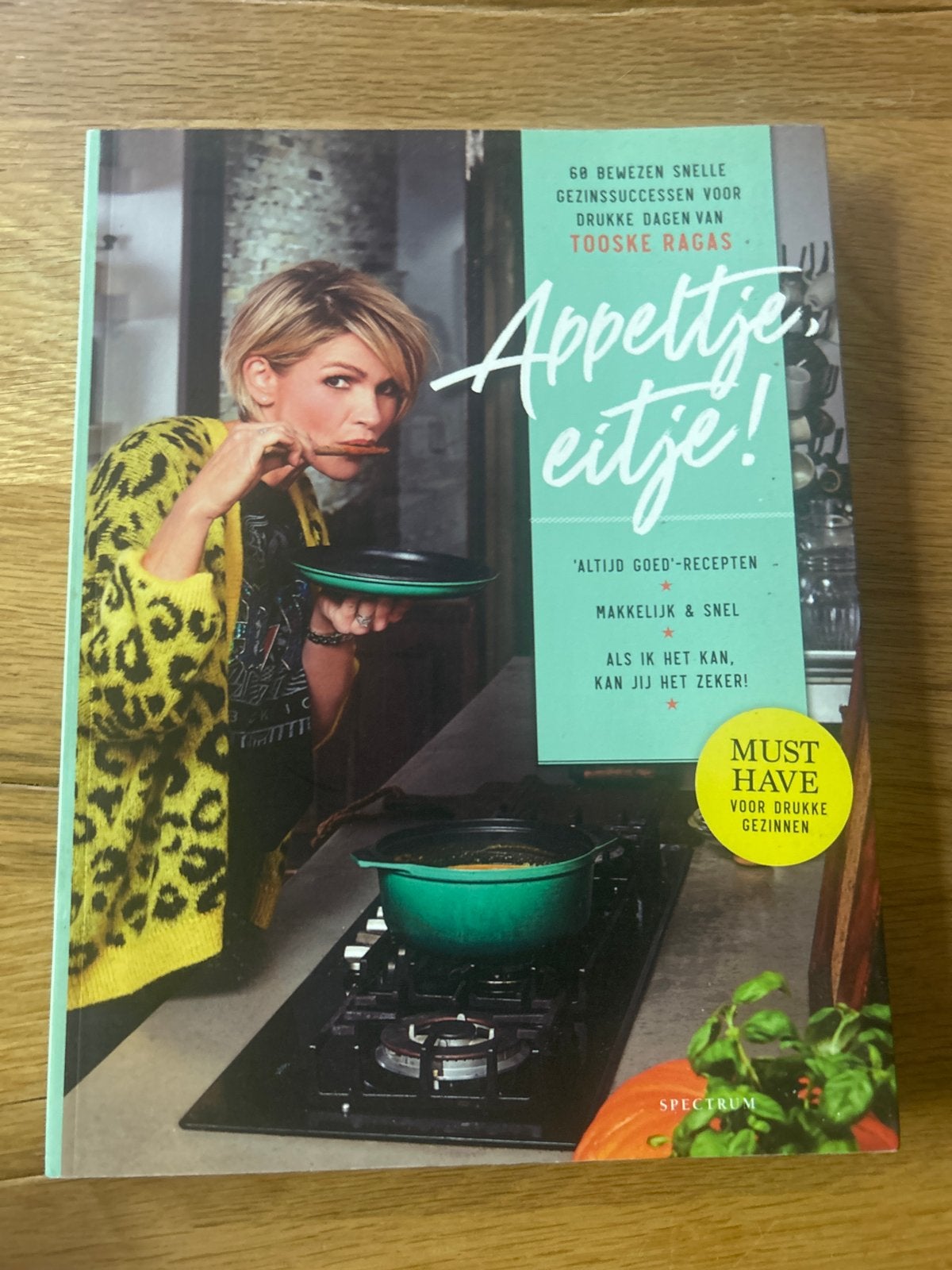 Appeltje, eitje! Kookboek Tooske Ragas, Voorgerechten en Soepen, Ophalen of Verzenden, Zo goed als nieuw, Gezond koken