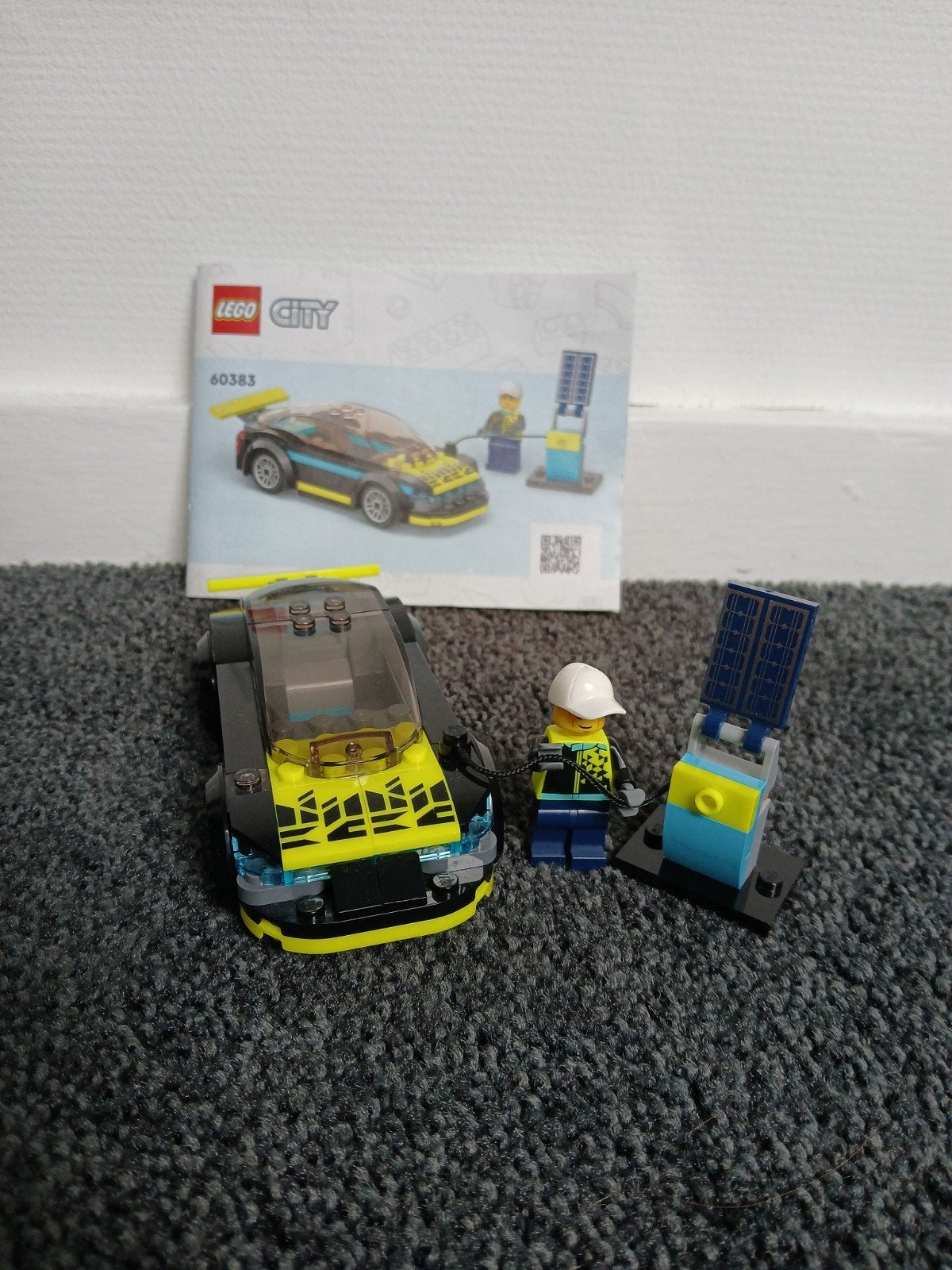 LEGO City 60383 Elektrische Sportwagen met minifiguur, Kinderen en Baby's, City, Lego, Ophalen of Verzenden, Zo goed als nieuw