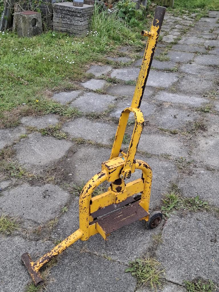 Stenenknipper Vano, Ophalen, Gebruikt