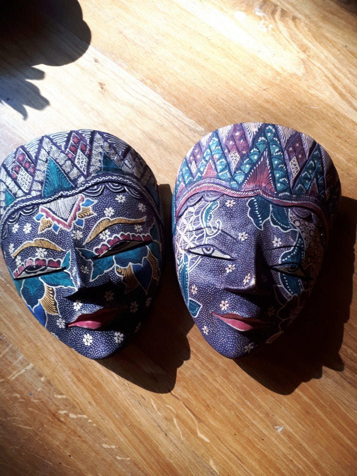 2 traditionele maskers Bali/Java, batik print, Antiek en Kunst, Ophalen of Verzenden