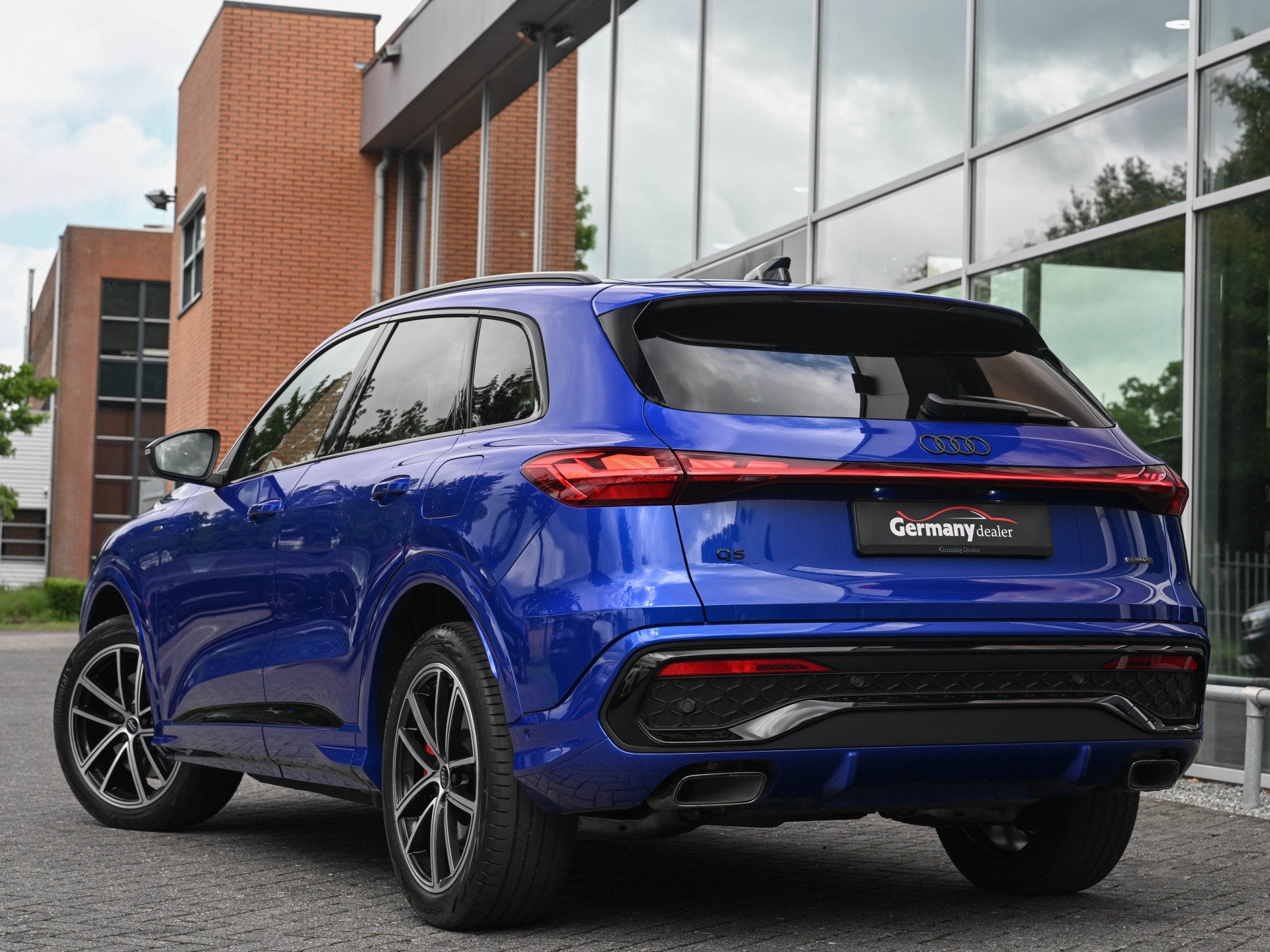 Audi Q5 55 TFSI e-hybrid 367PK Quattro Competition Pano Head, Auto's, Audi, Automaat, Dealer onderhouden, Gebruikt, Zwart