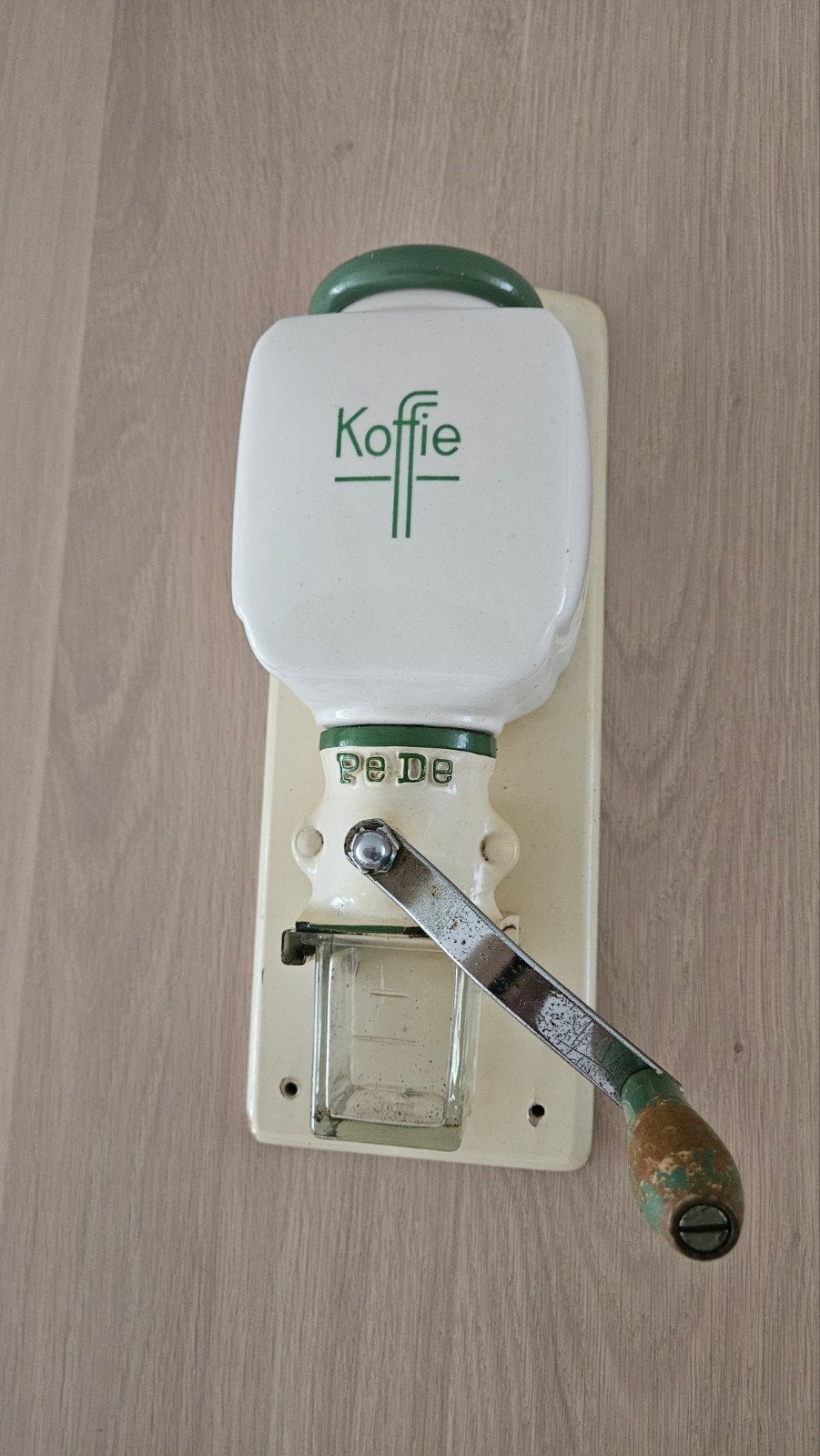 Vintage Pe De Wandkoffiemolen - Wit/Groen, Ophalen of Verzenden