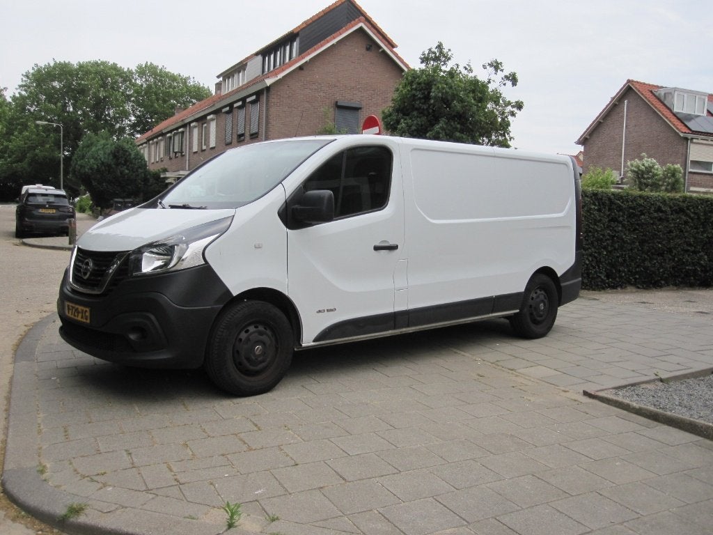 Nissan Nv300 1.6 dCi 121pk 2019, Auto's, Bestelauto's, Zwart, 4 cilinders, Particulier, 1598 cc
