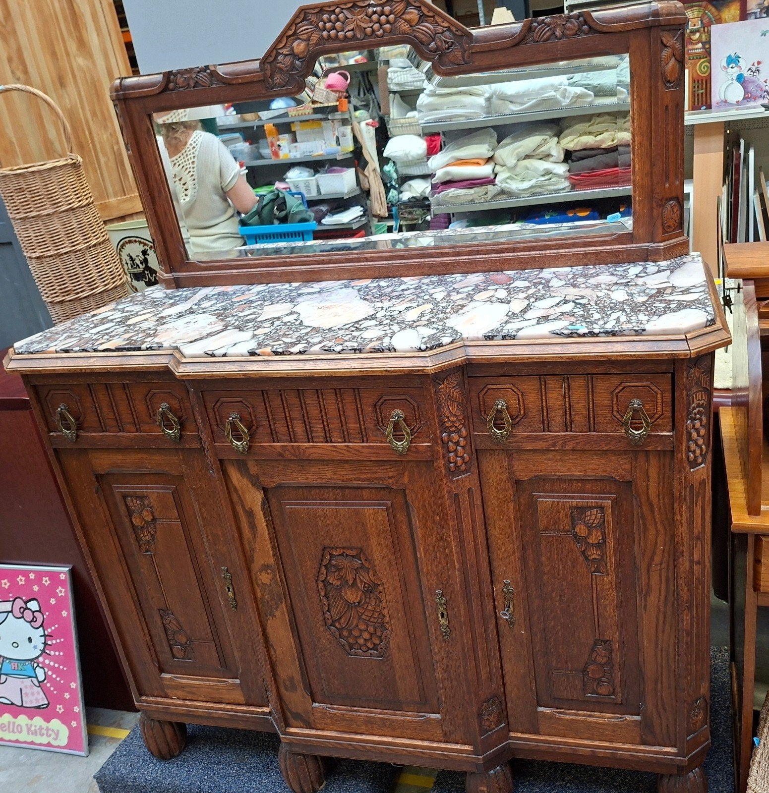 Antieke kast met marmeren blad en opzetspiegel, Ophalen