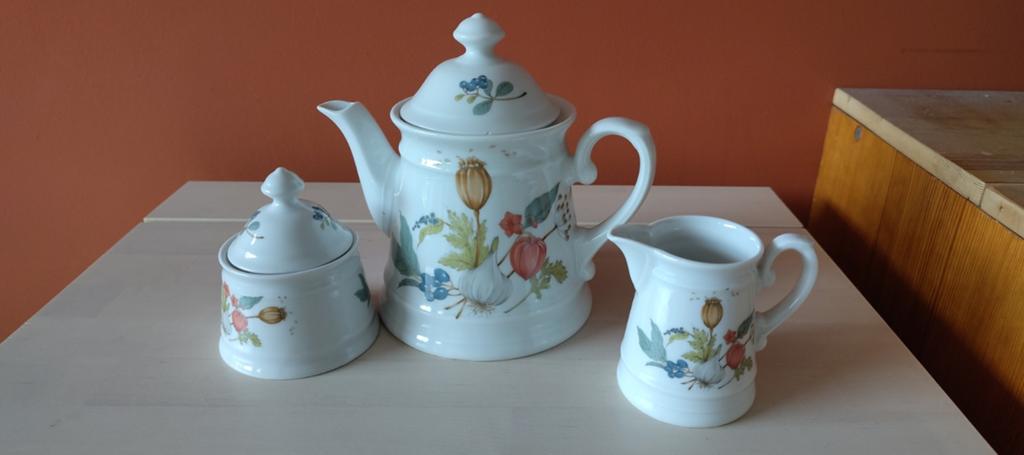 Winterling theepot met melkkannetje en suikerpotje, Ophalen