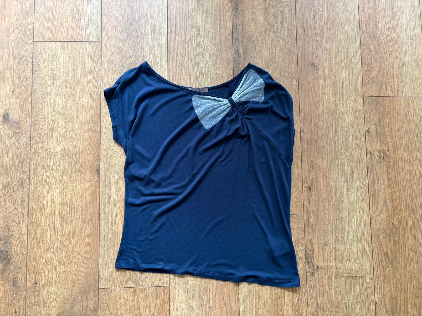 Mint & Berry mooie A-symmetrische top met strikdetail maat M, Ophalen of Verzenden, Maat 38/40 (M), Blauw, Korte mouw