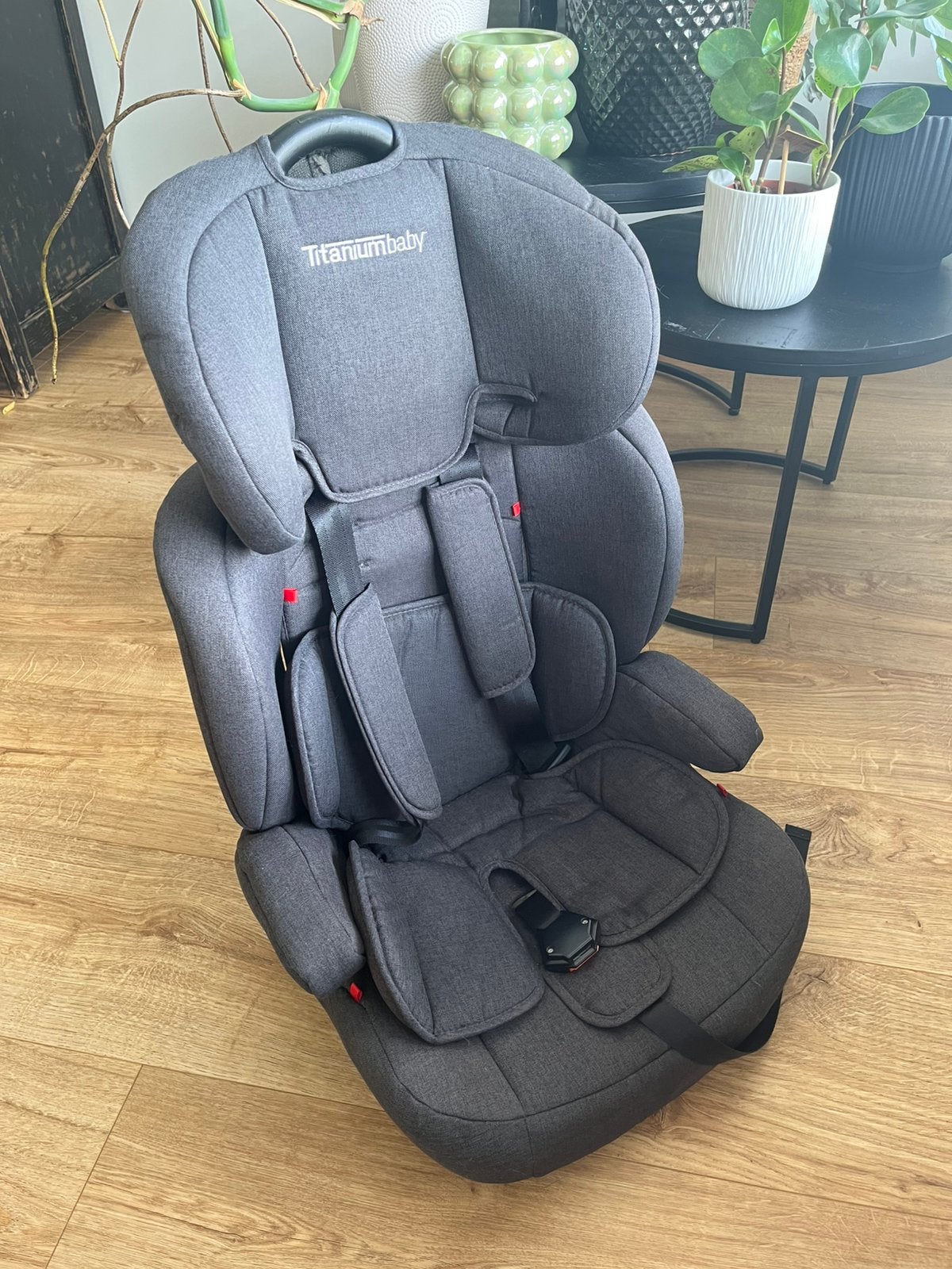 Titaniumbaby 1,2,3 groep, Autogordel of Isofix, Zijbescherming, Zo goed als nieuw, Ophalen