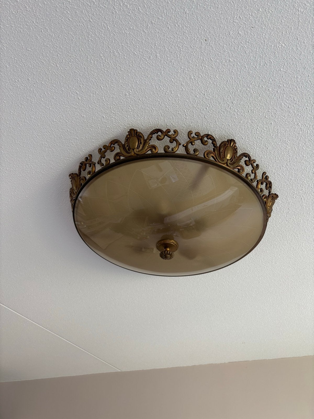 Plafondlamp met geslepen glas en koperen fittingen, Ophalen