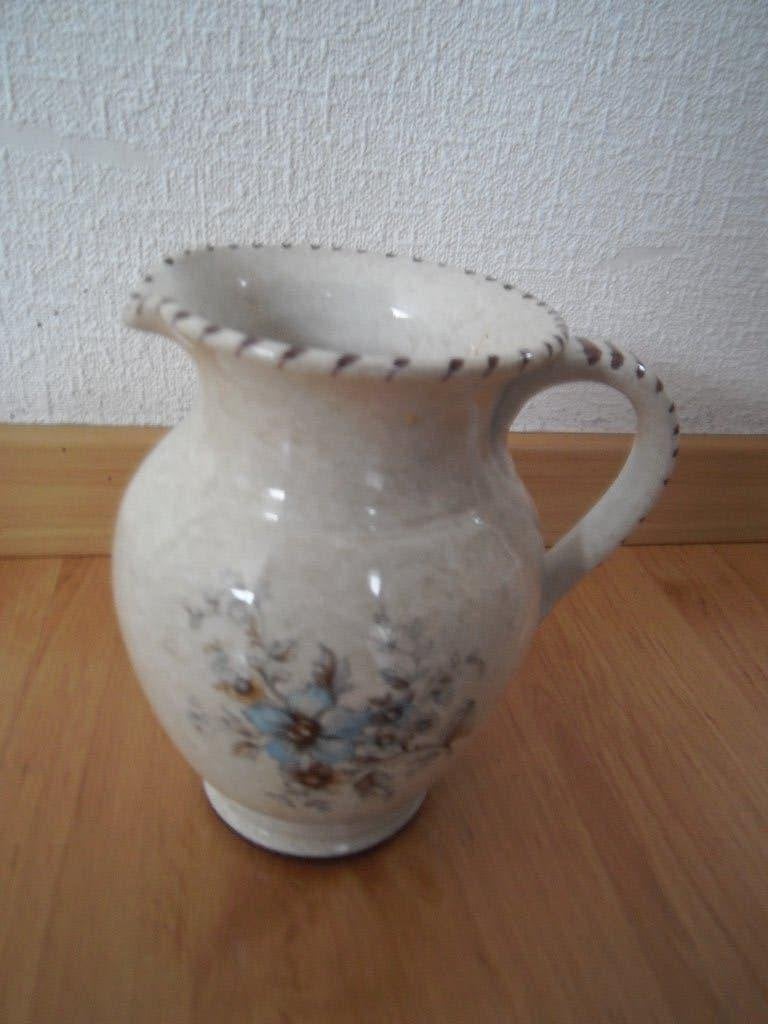 leuk oud vaasje met oor handarbeit bloemmotief, Gebruikt, Overige kleuren, Aardewerk of Porselein, Ophalen of Verzenden