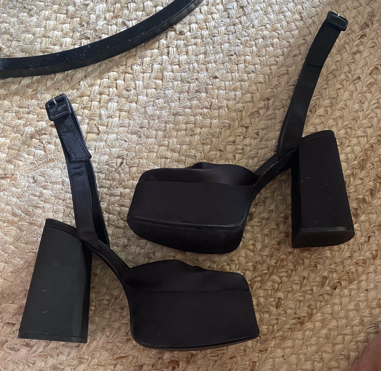 Zgan plateausandaal van BERSHKA..mt:39, Kleding | Dames, B, Verzenden, Zwart, Sandalen of Muiltjes