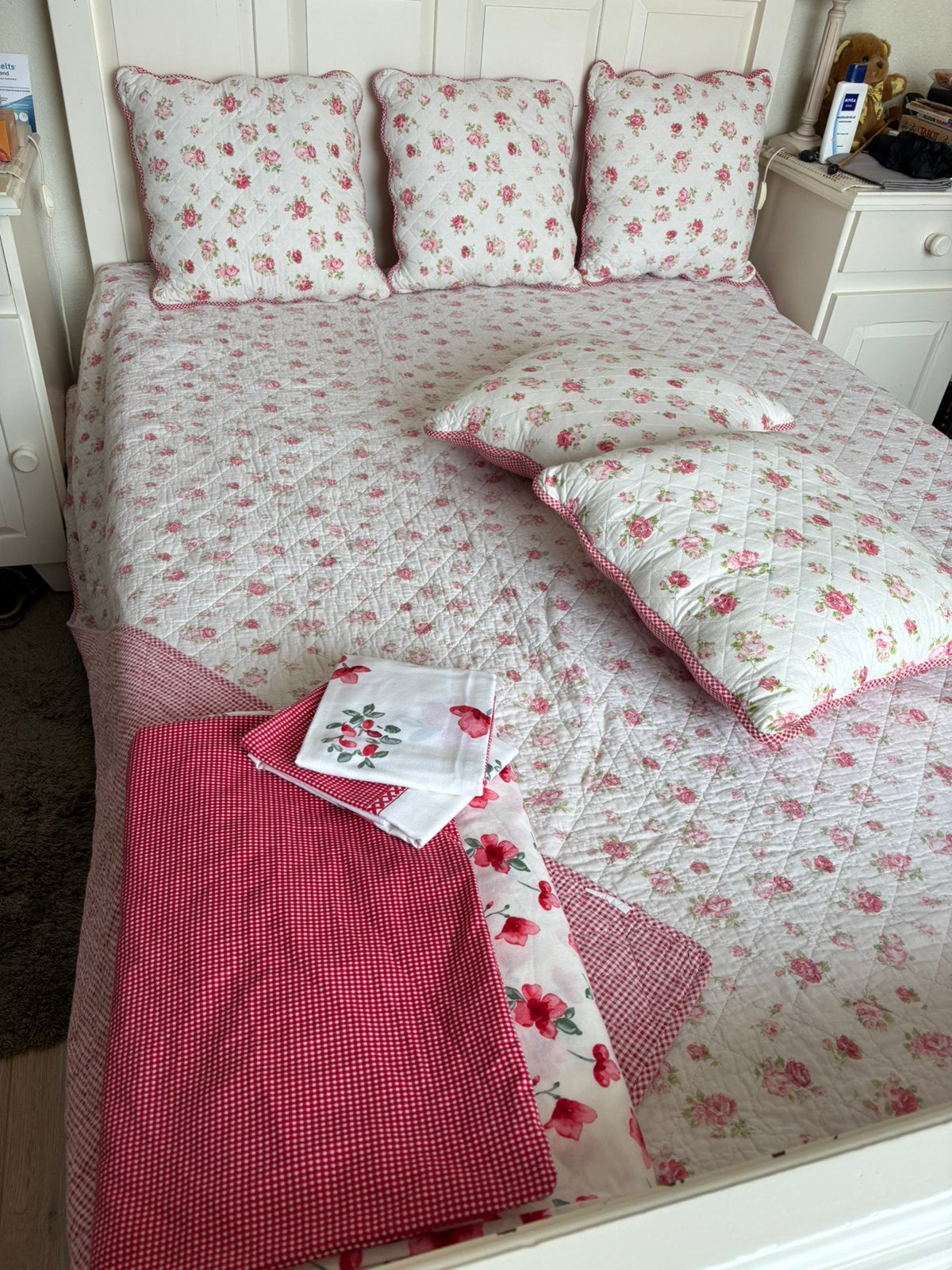 Sprei en 5 kussens, hoeslaken en 2 slopen, Ophalen, Zo goed als nieuw, Tweepersoons, Hoeslaken of Sloop