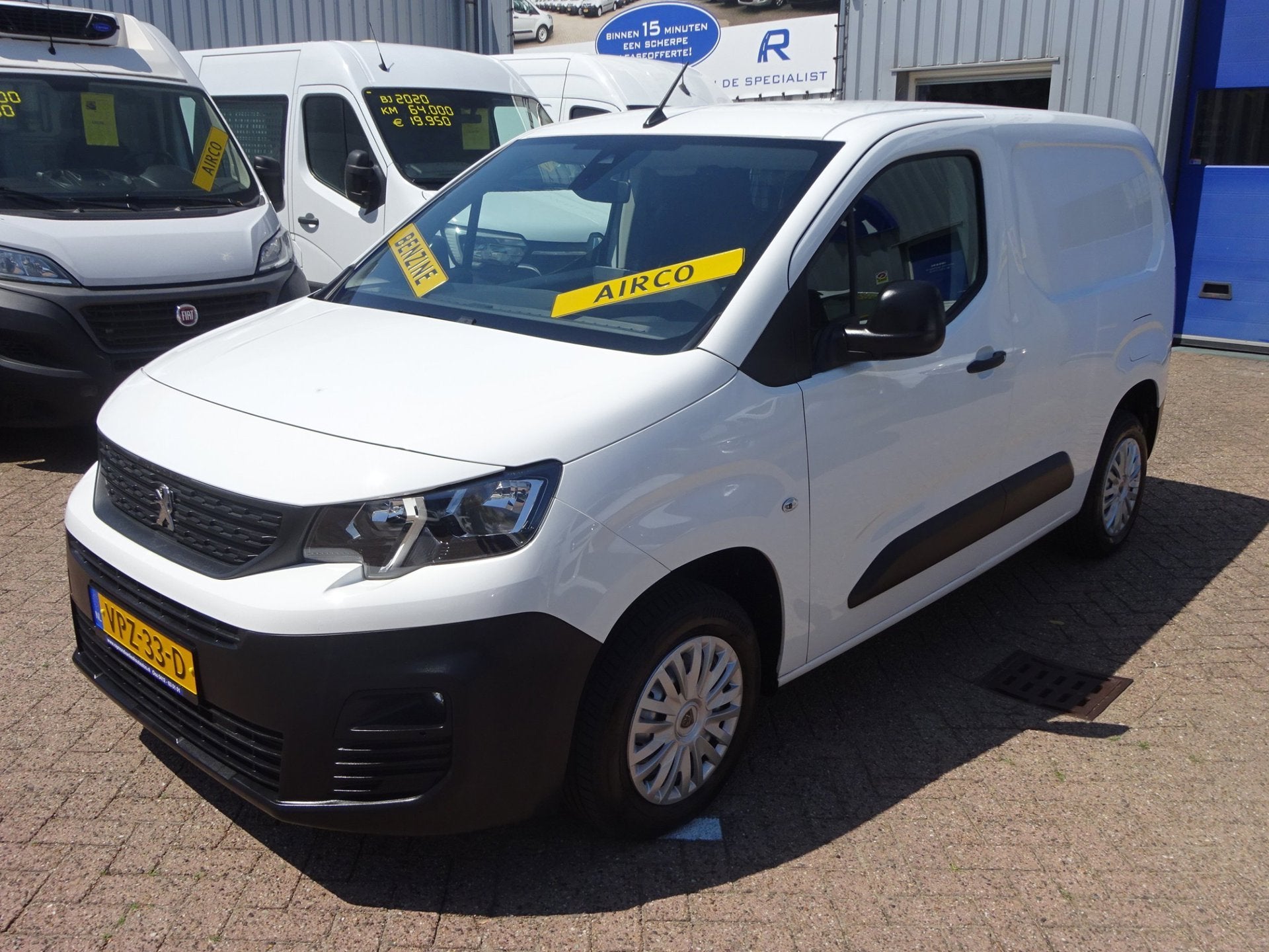 Peugeot Partner 1.2 PureTech Pro BENZINE AIRCO NAVI CRUISE C, Voorwielaandrijving, Dealer onderhouden, Gebruikt, 1199 cc
