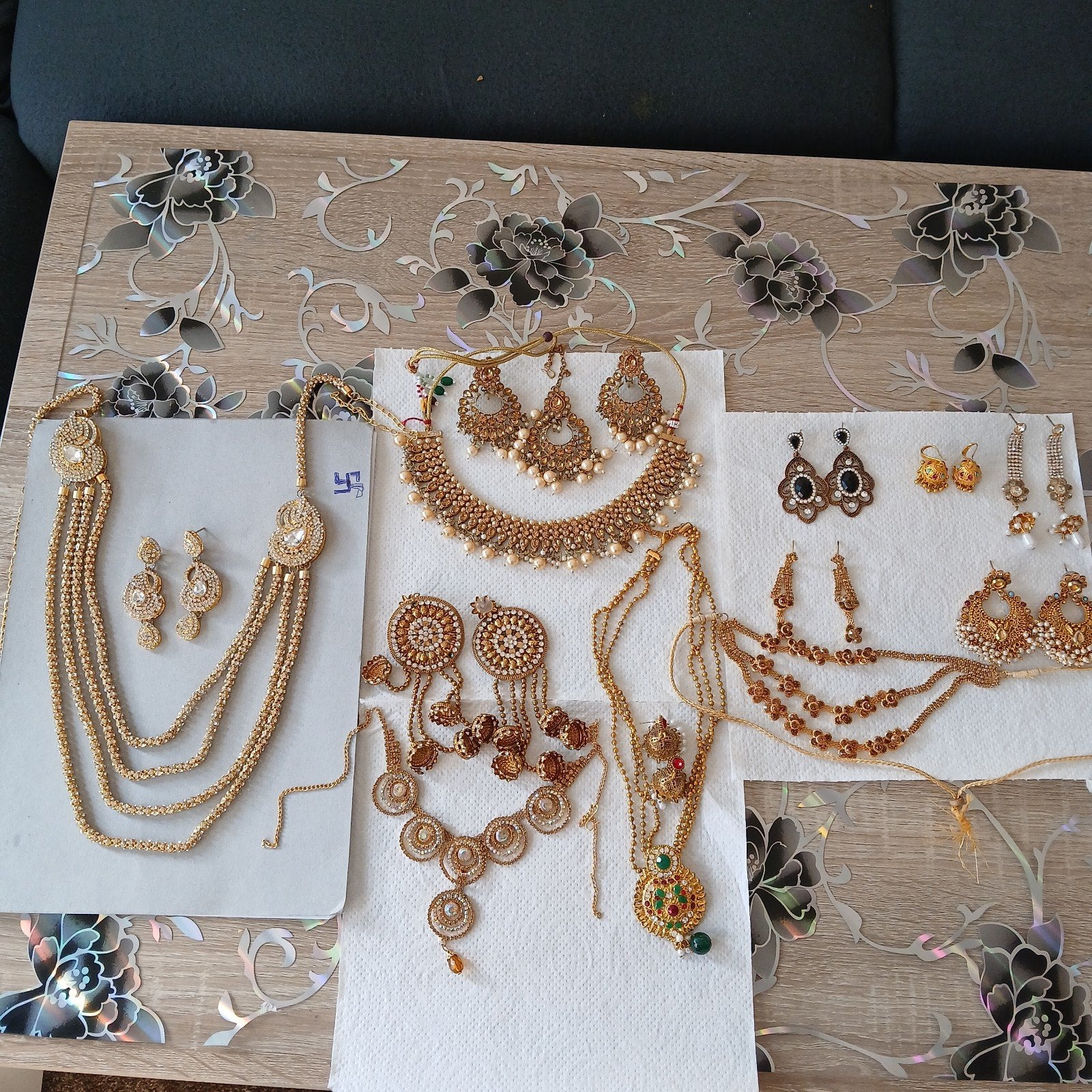 Grote collectie Indiase sieraden - kettingen, oorbellen, Ophalen, Overige materialen, Met edelsteen, Zo goed als nieuw