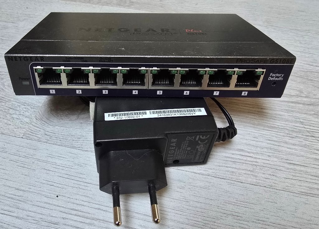 Netgear GS108E Plus 1Gb 8 ports switch, Ophalen of Verzenden, Gebruikt