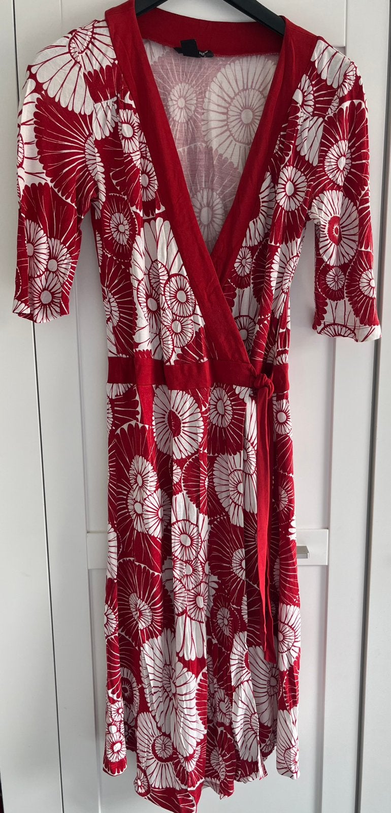 Prachtige H&M Maxi Wikkeljurk met Retro Bloemenprint – Mt 36, Ophalen of Verzenden, Zo goed als nieuw, Maat 36 (S), Rood