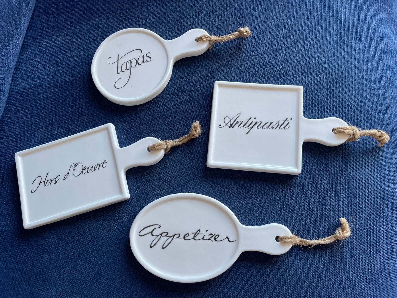 Rivièra Maison Tapas Serving Plate set , 4 stuks ,nieuwstaat, Overige merken, Ophalen of Verzenden, Modern, Porselein