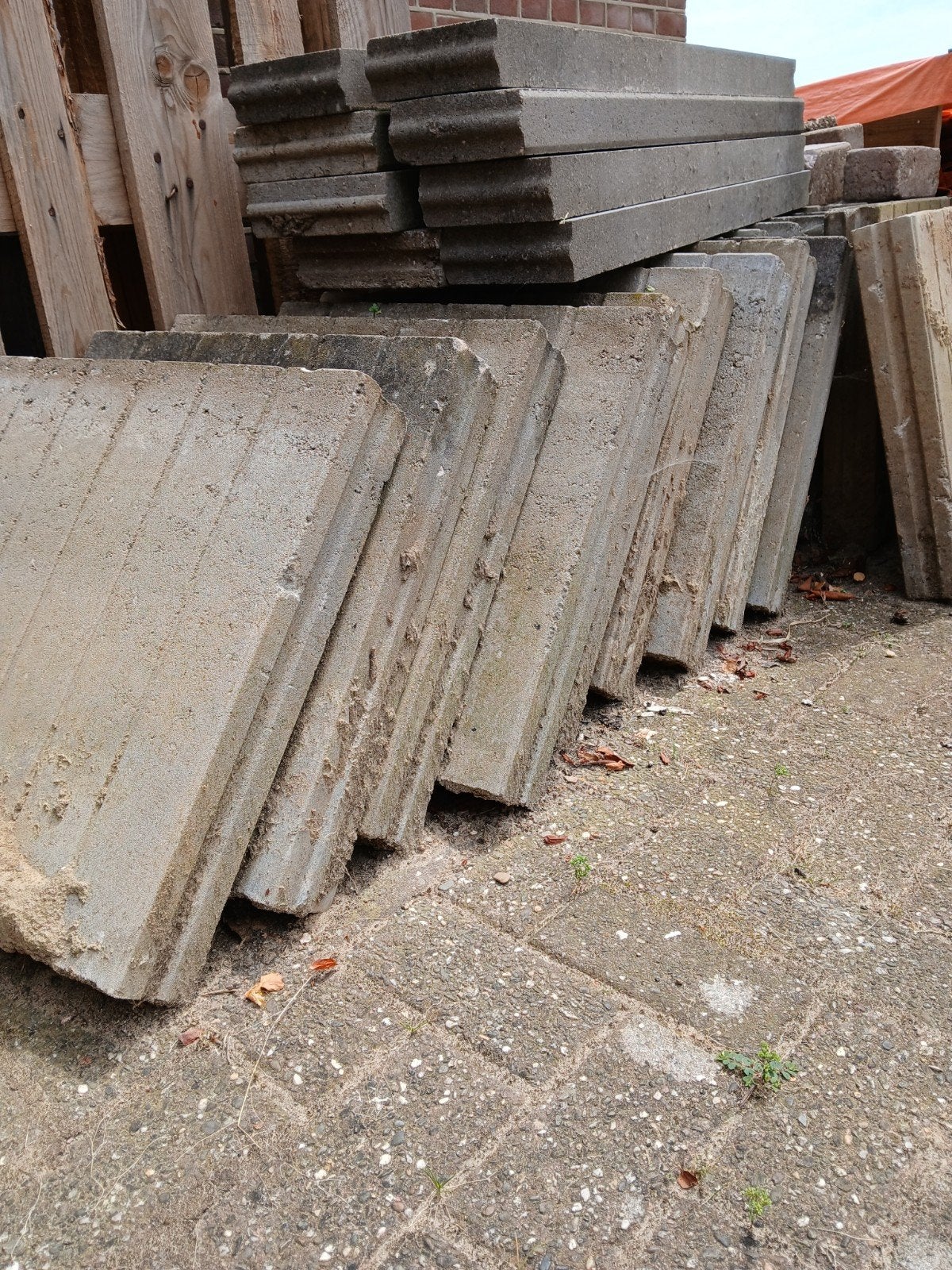 Betonnen keerwandplaten met paaltjesmotief, Tuin en Terras, Ophalen, Beton, Terrastegels
