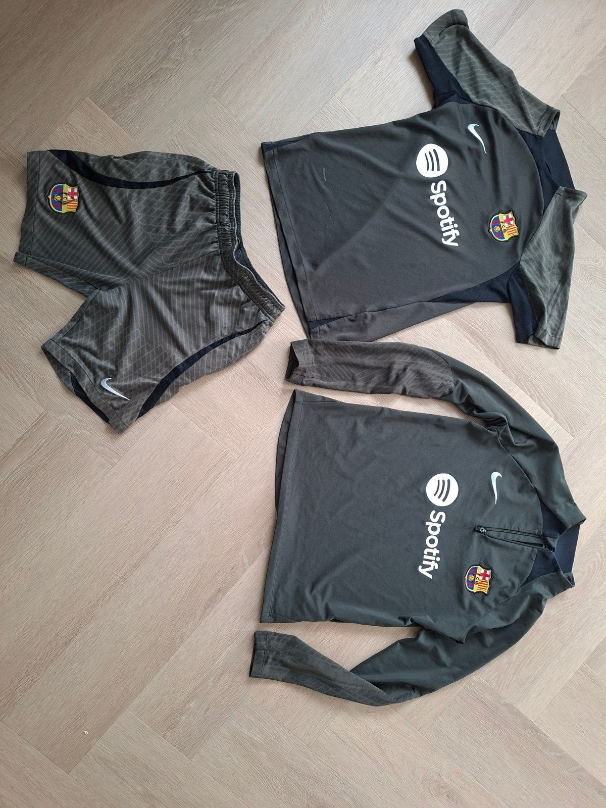 Nike FC Barcelona Trainingsset (shirt, longsleeve, short), Maat XS of kleiner, Ophalen of Verzenden, Gebruikt, Trainingspak
