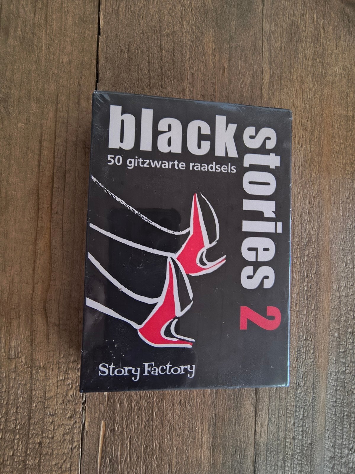 Black Stories 2: 50 Gitzwarte Raadsels - Nieuw in verpakking, Een of twee spelers, Ophalen of Verzenden, Nieuw, Story Factory