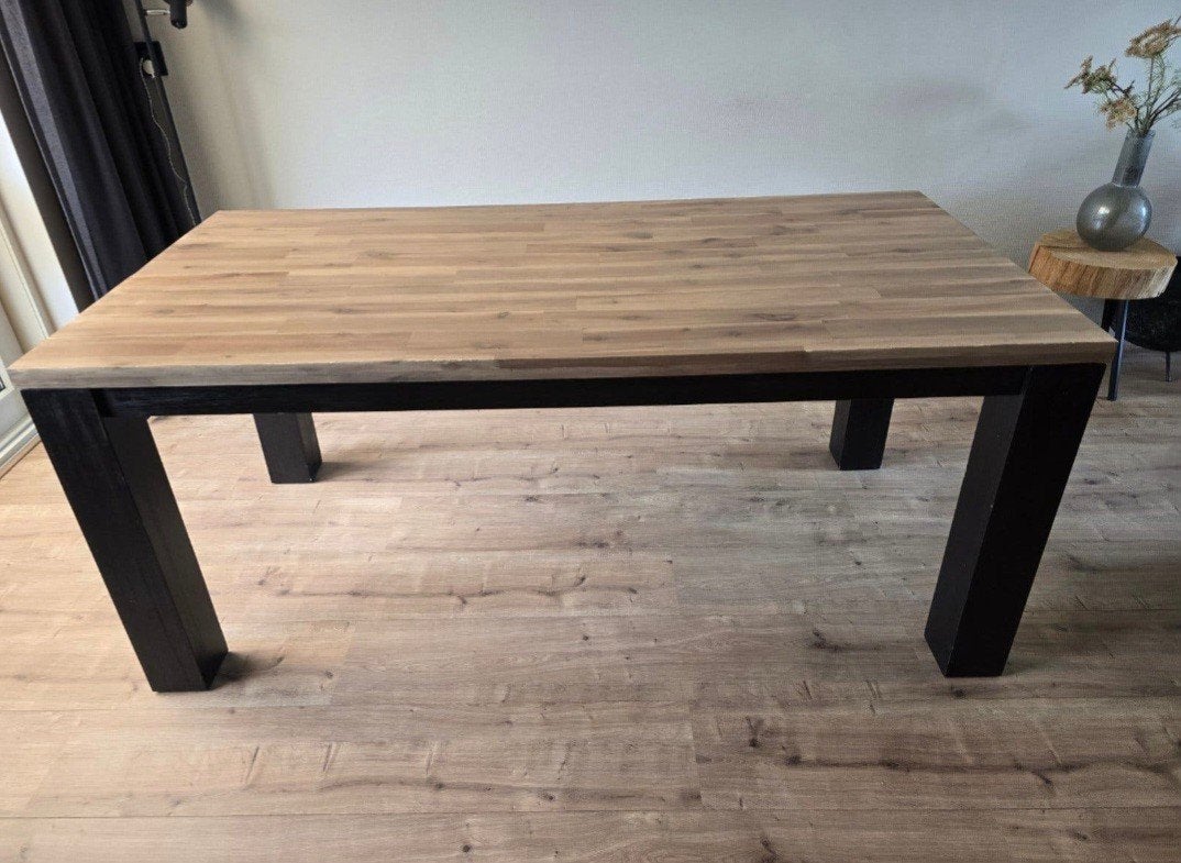 Eettafel met houten blad en zwarte poten, Huis en Inrichting, Tafels | Eettafels, 100 tot 150 cm, Zo goed als nieuw, Modern industrieel
