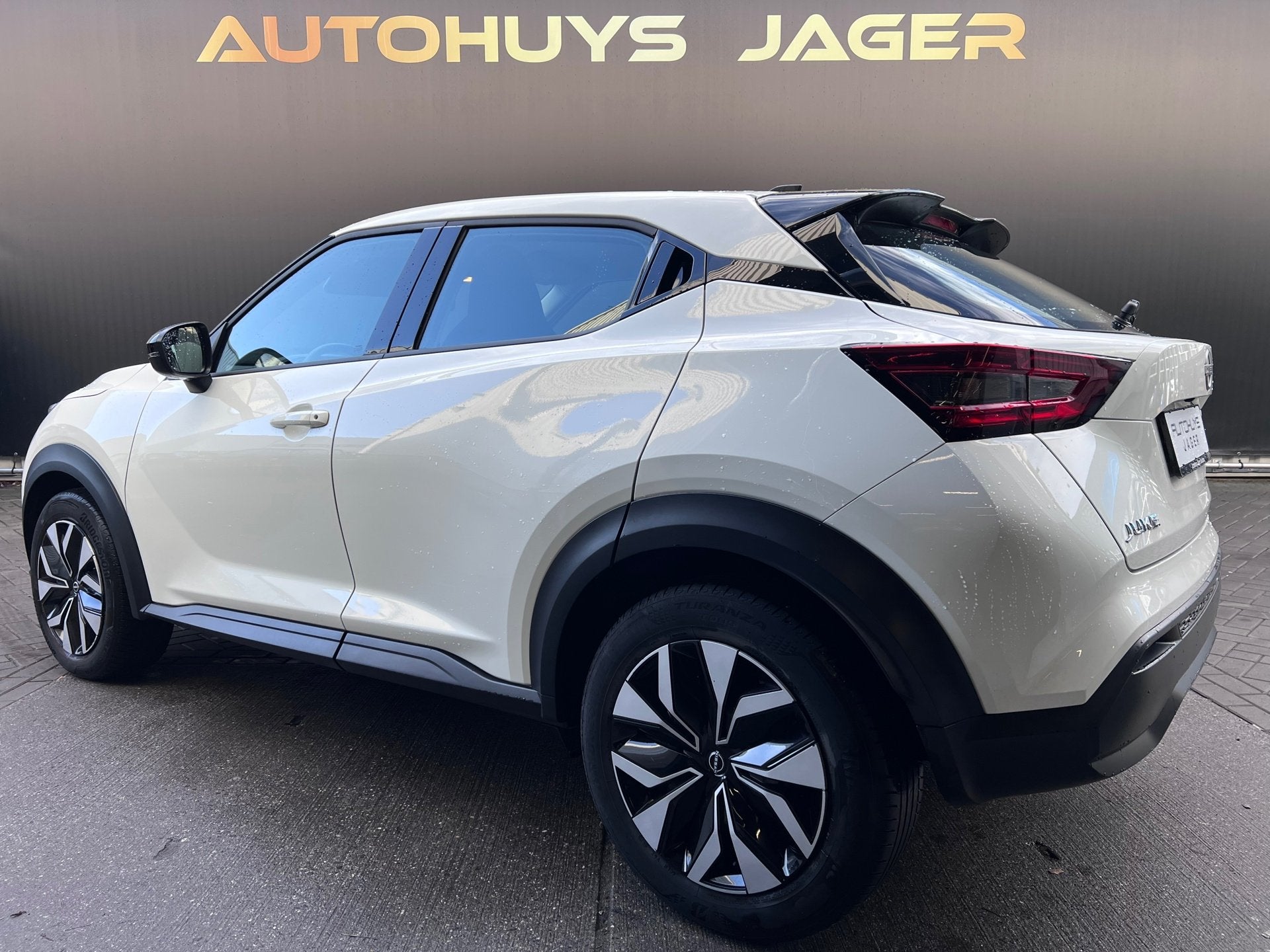 Foto 4 van Nissan Juke 1.0 DIG-T Acenta Automaat Camera