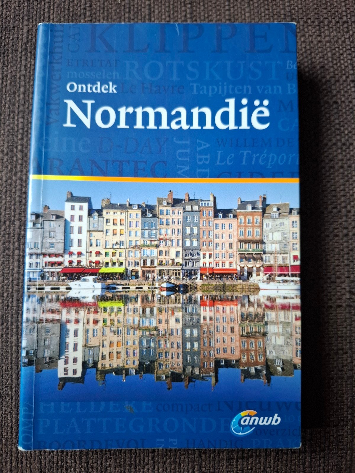 ANWB Ontdek Normandië Reisgids + kaart, Gelezen, Europa, Ophalen of Verzenden, Reisgids of -boek