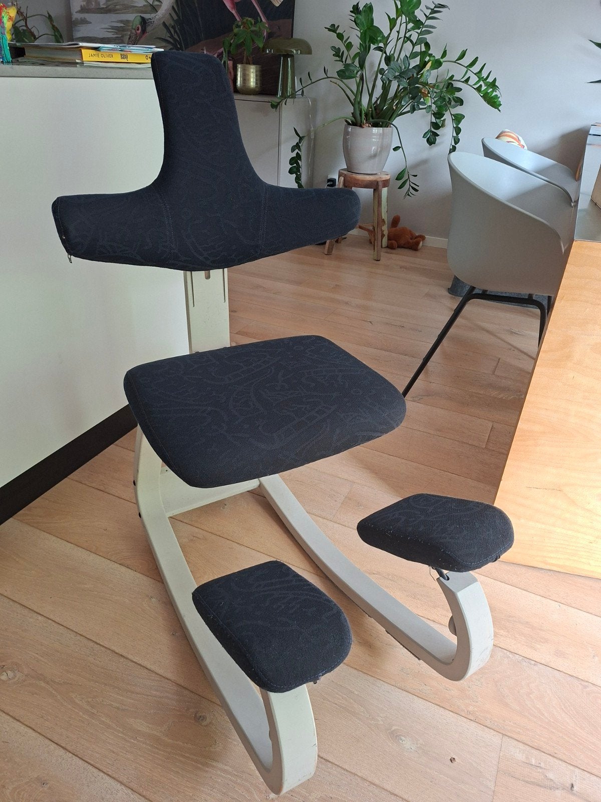 Stokke Varier kniestoel - Ergonomisch en comfortabel, Huis en Inrichting, Stoelen, Ophalen, Ergonomisch, Scandinavisch, Gebruikt