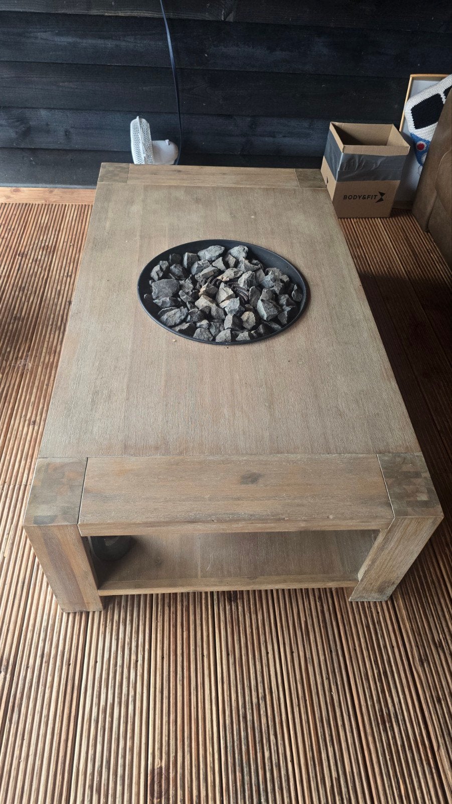 salontafel met vuurhaard, Ophalen