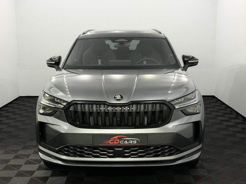 Skoda Kodiaq 1.5 TSI MHEV Sportline Business 7 Persoons Pano, Auto's, Skoda, 4 cilinders, Adaptive Cruise Control, Bedrijf, 1561 kg