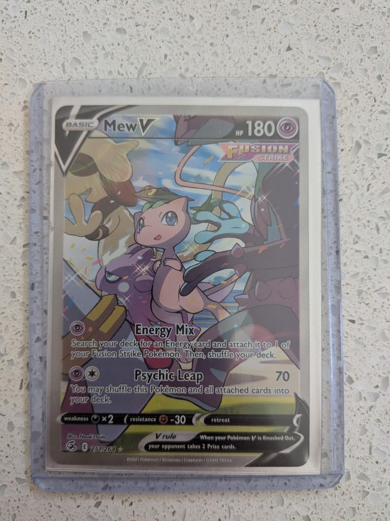 Zeldzame Mew V Pokémon kaart - 251/264 - nieuwstaat, Hobby en Vrije tijd, Ophalen of Verzenden, Zo goed als nieuw, Losse kaart