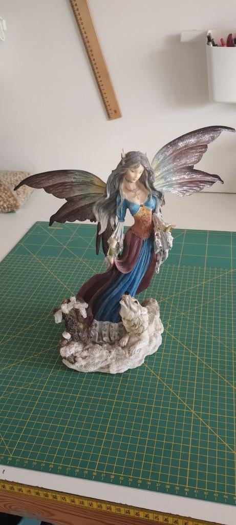 Fairy / elf / elfje beeld met wolf, Ophalen